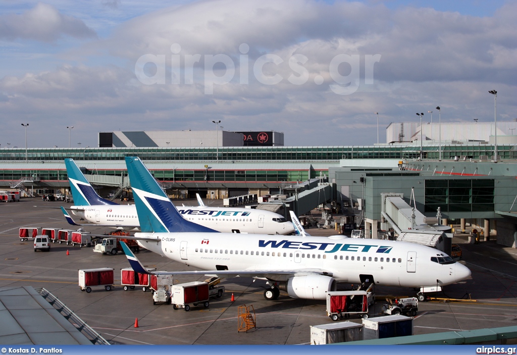 C-GLWS, Boeing 737-700, WestJet