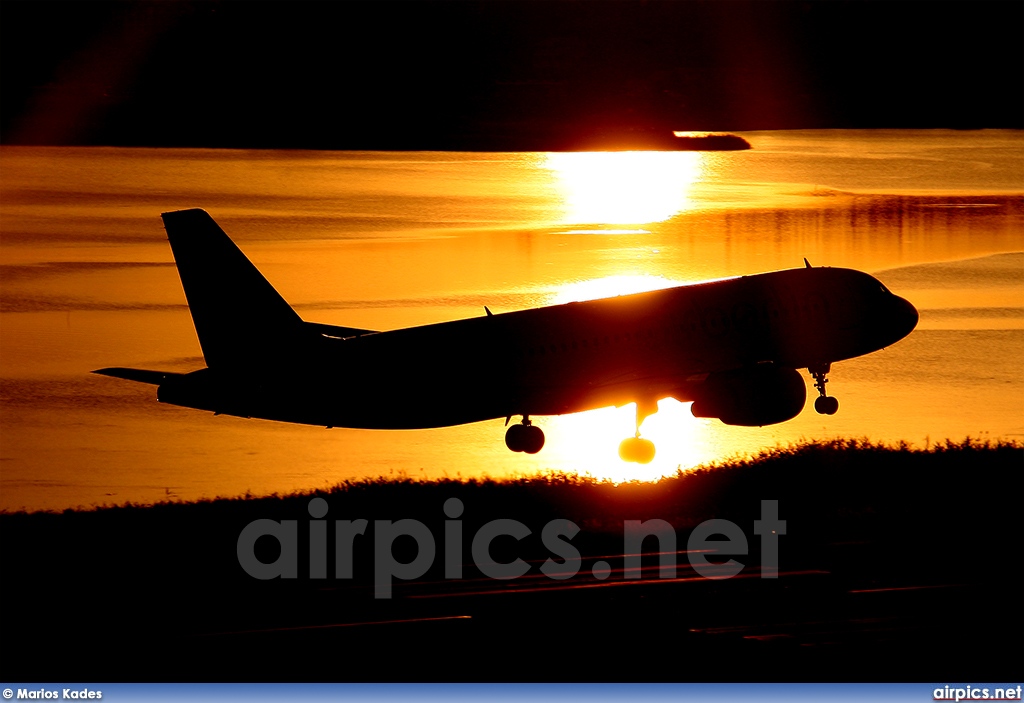 D-ABDQ, Airbus A320-200, Air Berlin