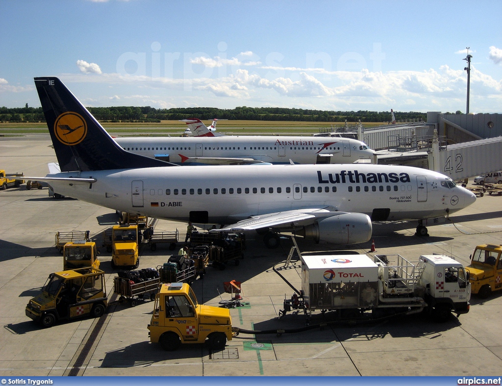 D-ABIE, Boeing 737-500, Lufthansa