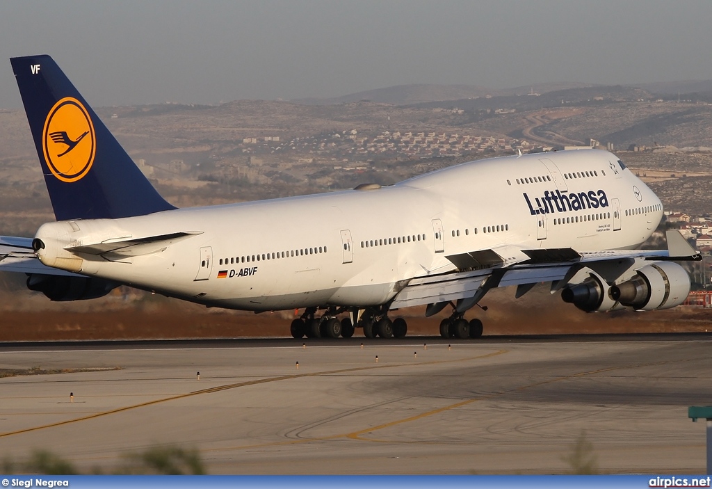 D-ABVF, Boeing 747-400, Lufthansa