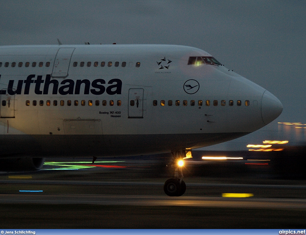 D-ABVM, Boeing 747-400, Lufthansa