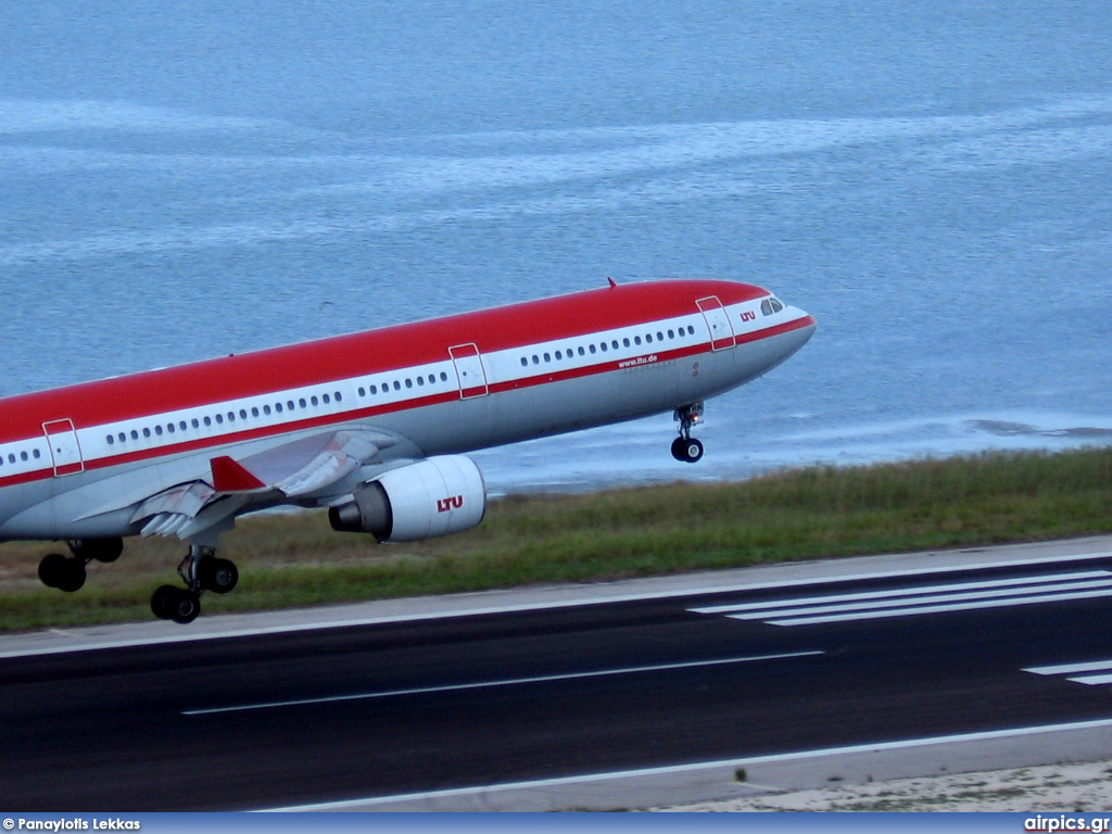 D-AERK, Airbus A330-300, LTU International Airways