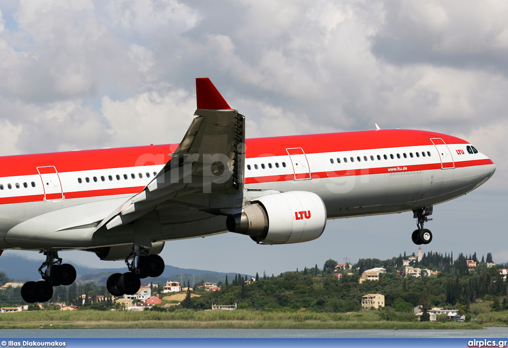 D-AERS, Airbus A330-300, LTU International Airways