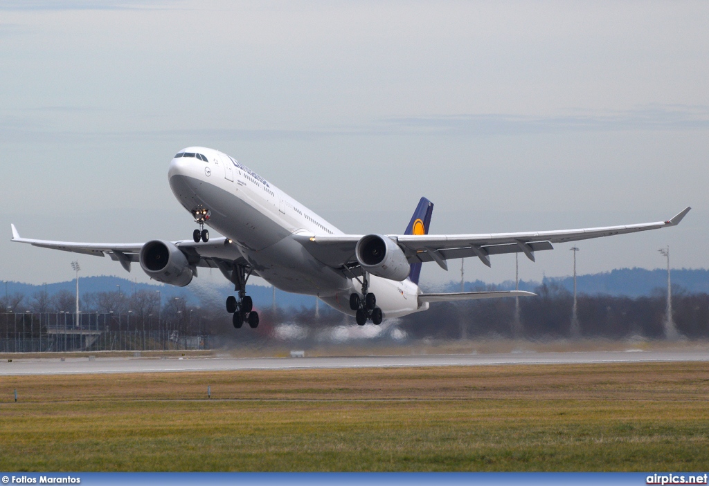 D-AIKB, Airbus A330-300, Lufthansa