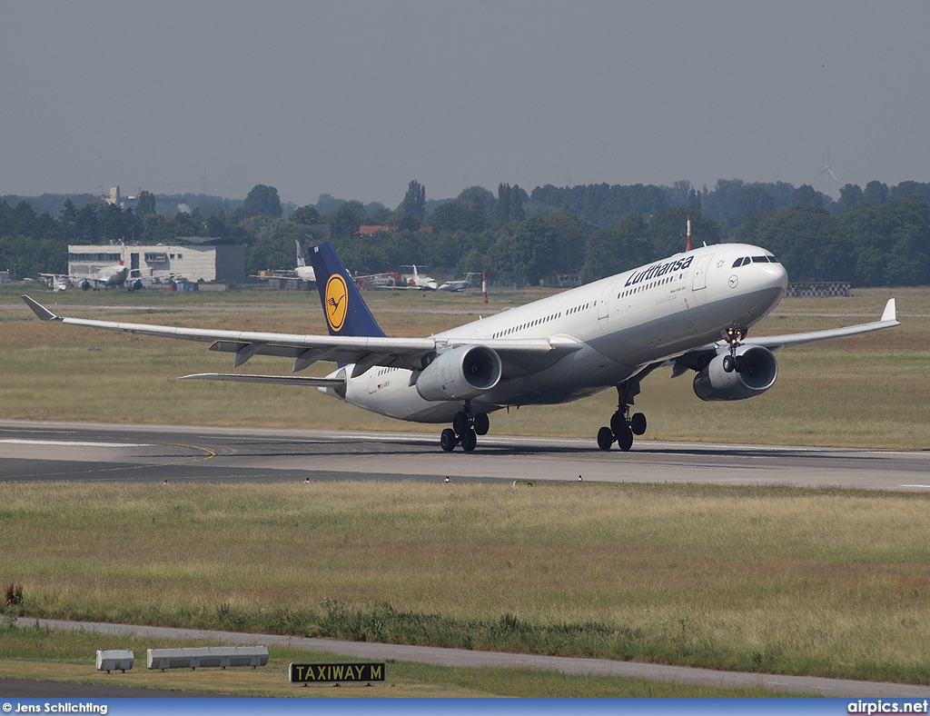 D-AIKH, Airbus A330-300, Lufthansa