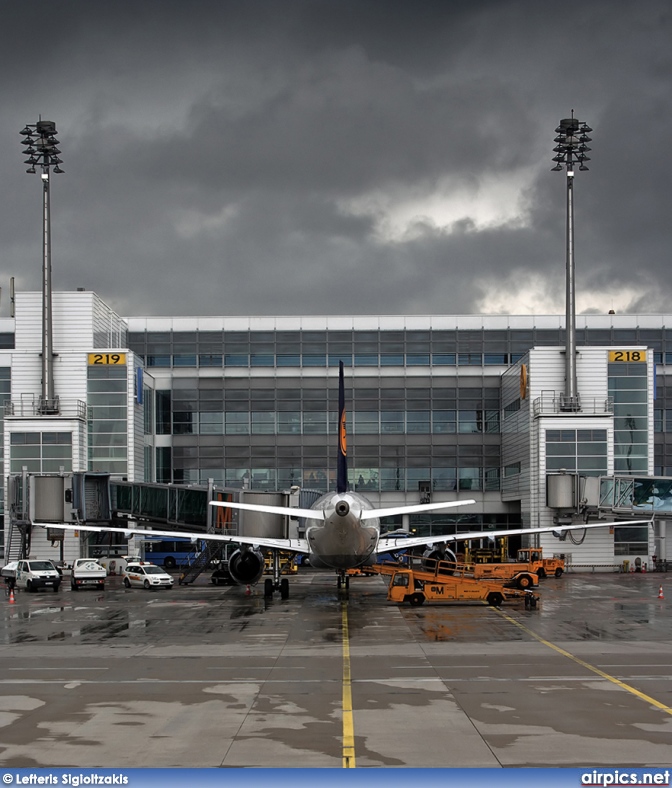 D-AIPK, Airbus A320-200, Lufthansa