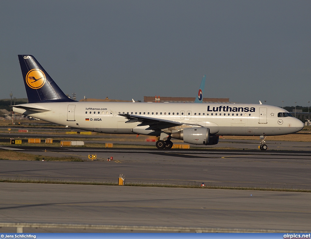 D-AIQA, Airbus A320-200, Lufthansa