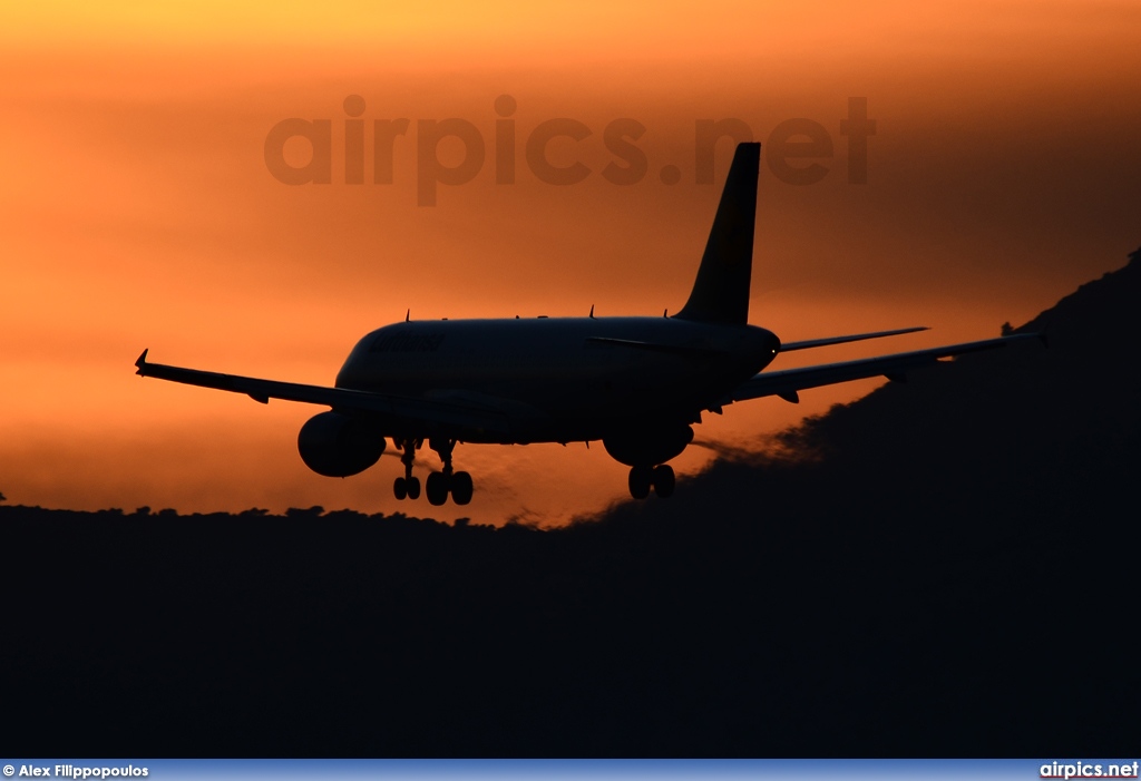 D-AIQD, Airbus A320-200, Lufthansa