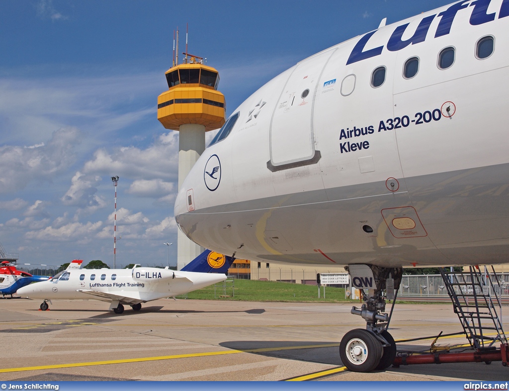 D-AIQW, Airbus A320-200, Lufthansa