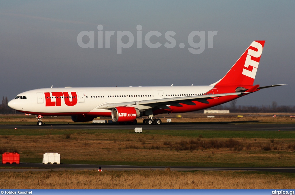 D-ALPA, Airbus A330-200, LTU International Airways