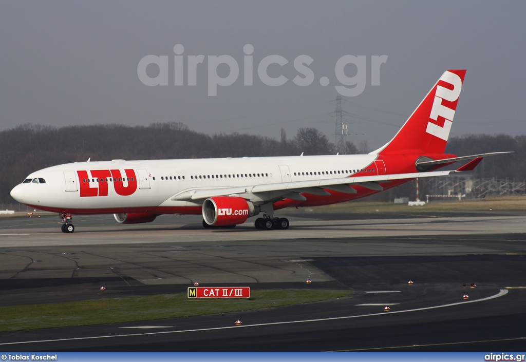 D-ALPB, Airbus A330-200, LTU International Airways