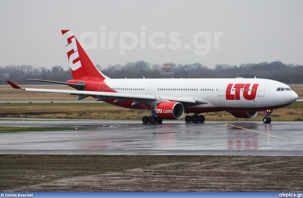 D-ALPC, Airbus A330-200, LTU International Airways