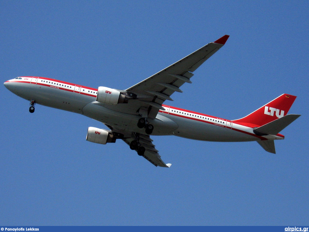 D-ALPF, Airbus A330-200, LTU International Airways