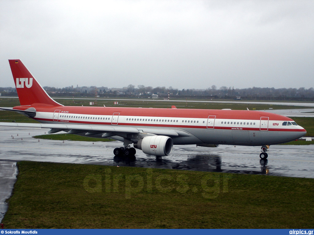 D-ALPH, Airbus A330-200, LTU International Airways