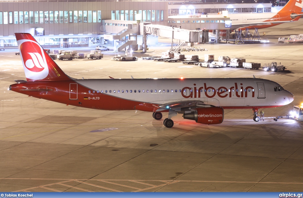 D-ALTD, Airbus A320-200, Air Berlin