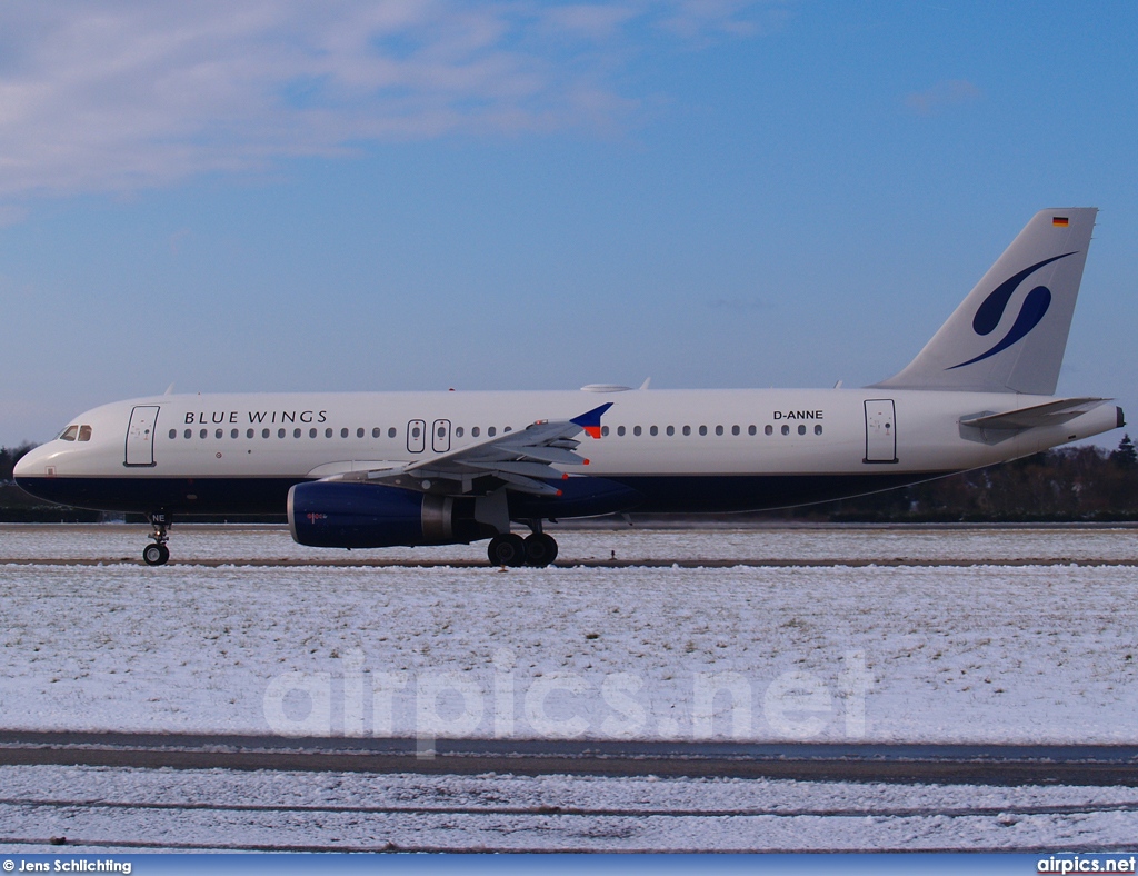 D-ANNE, Airbus A320-200, Blue Wings