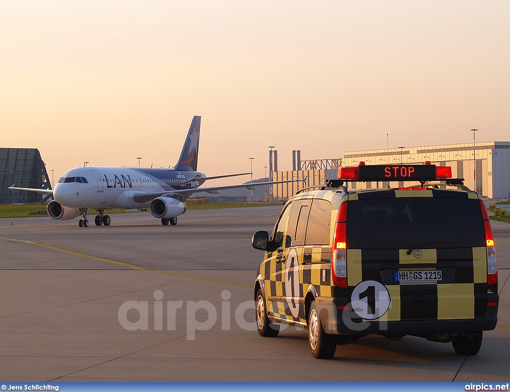 D-AVYV, Airbus A319-100, Lan Airline