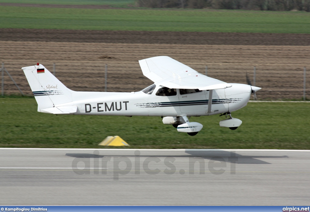 D-EMUT, Cessna 172R Skyhawk, Private