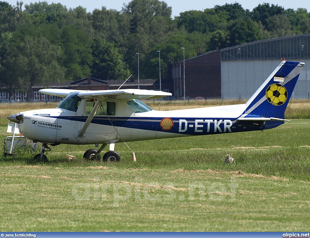 D-ETKR, Cessna 150, Flugschule Hamburg