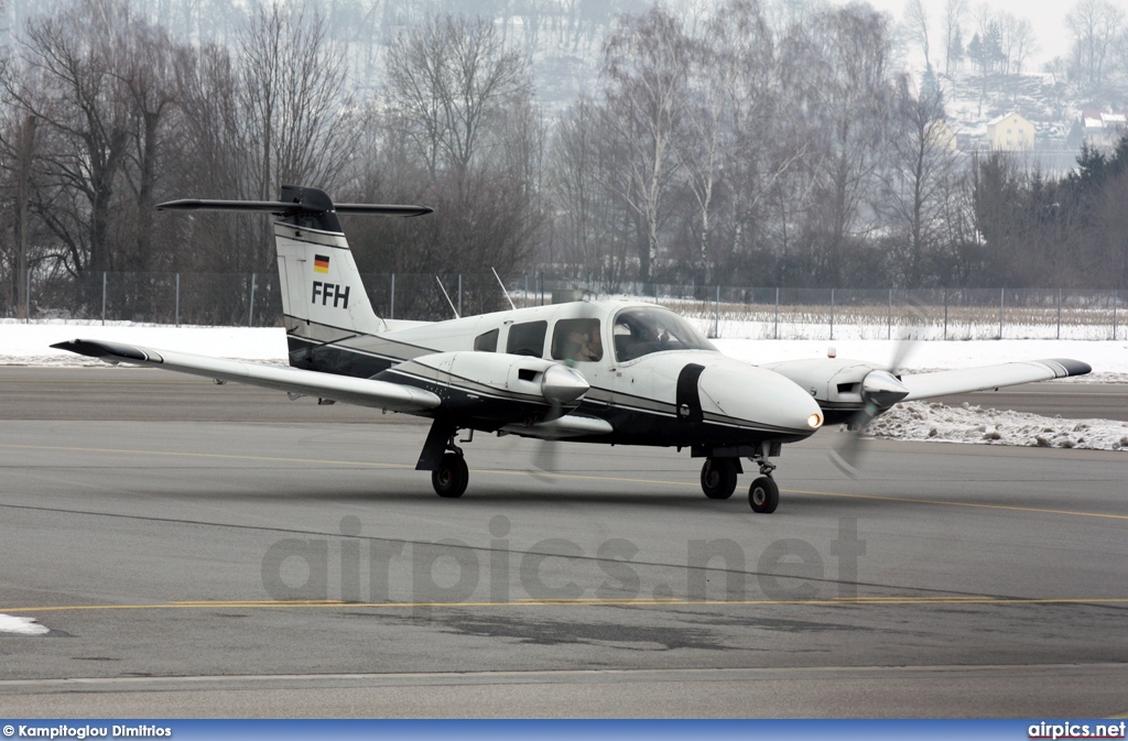 D-GJNS, Piper PA-44 Seminole, FFH Flight Training