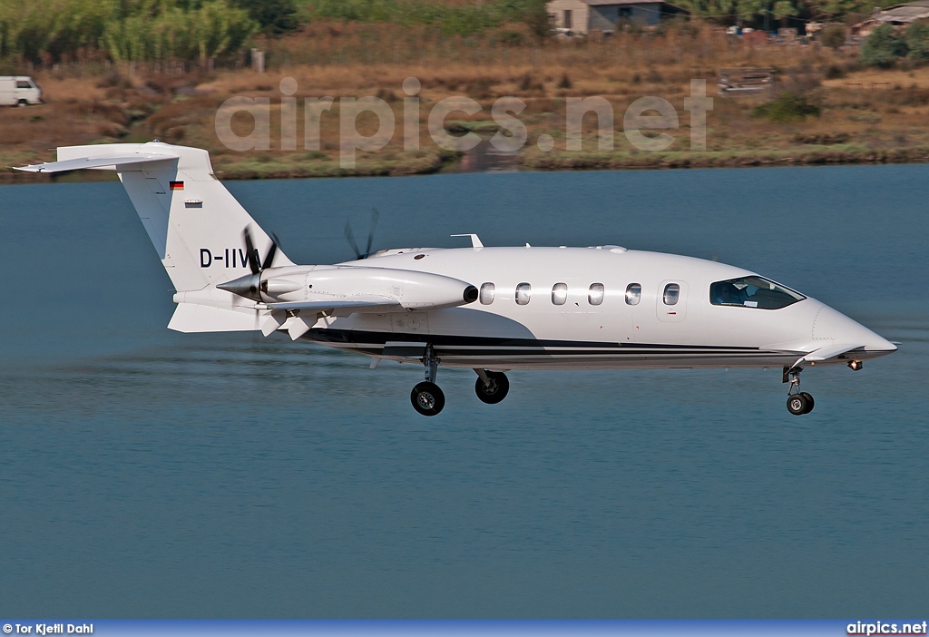 D-IIVA, Piaggio P180 Avanti, Private