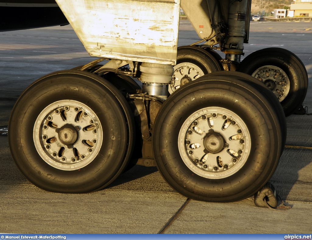 EC-HDS, Boeing 757-200, Privilege Style