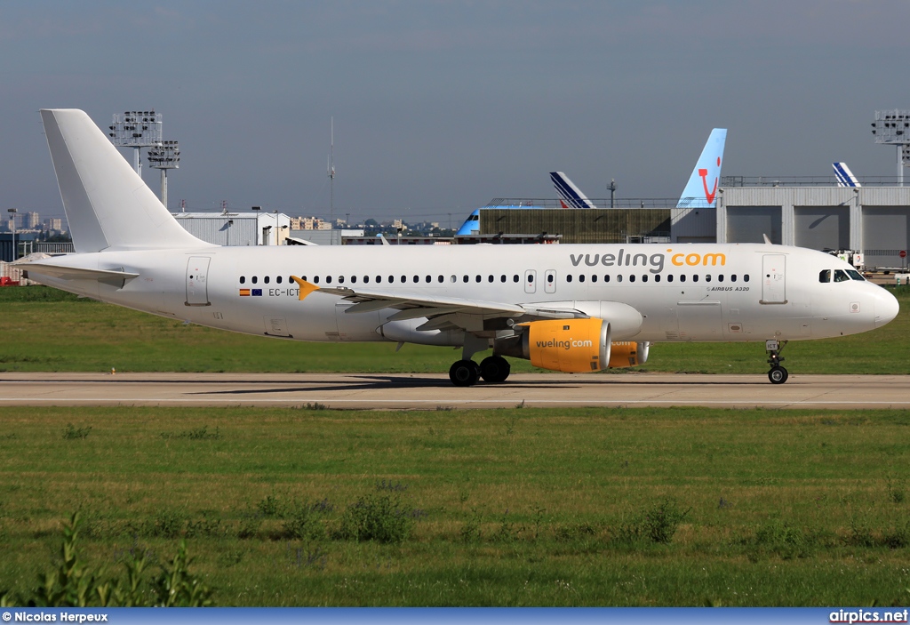 EC-ICT, Airbus A320-200, Vueling