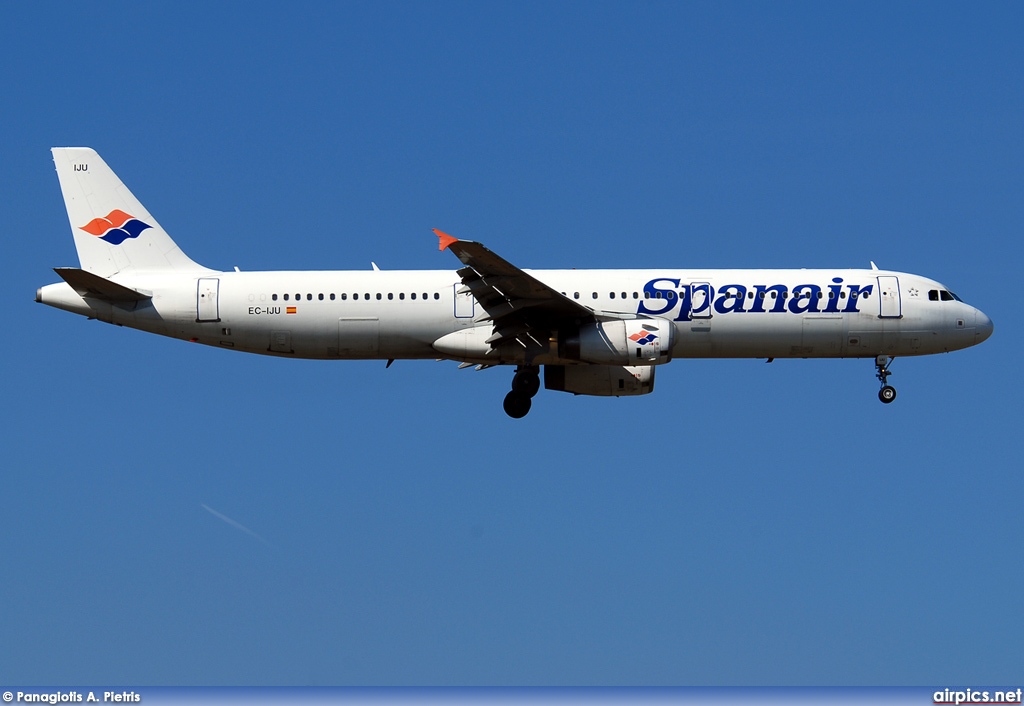 EC-IJU, Airbus A321-200, Spanair