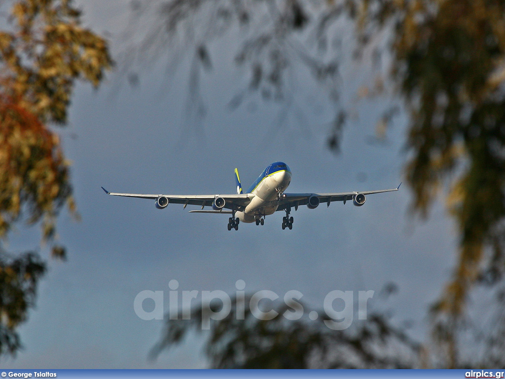 EC-KHU, Airbus A340-300, Air Comet