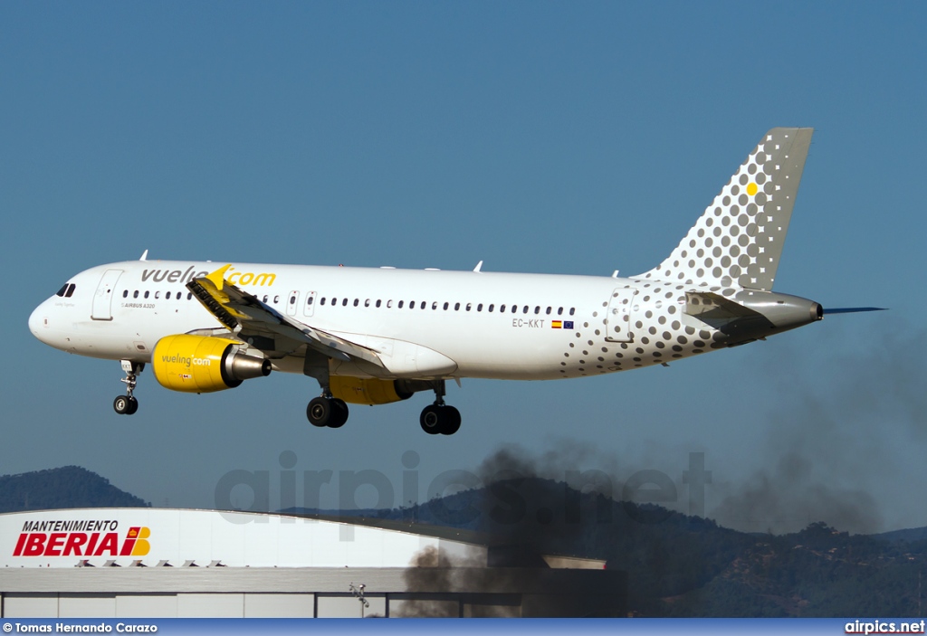 EC-KKT, Airbus A320-200, Vueling