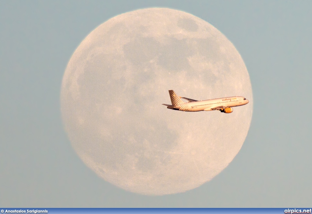 EC-LRM, Airbus A320-200, Vueling