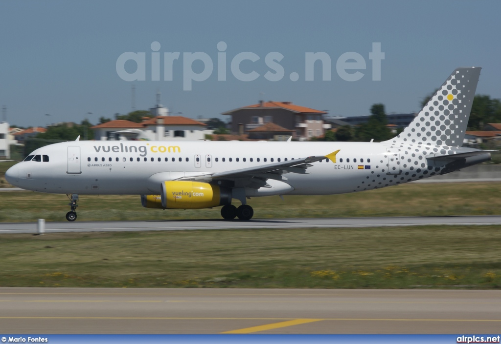 EC-LUN, Airbus A320-200, Vueling