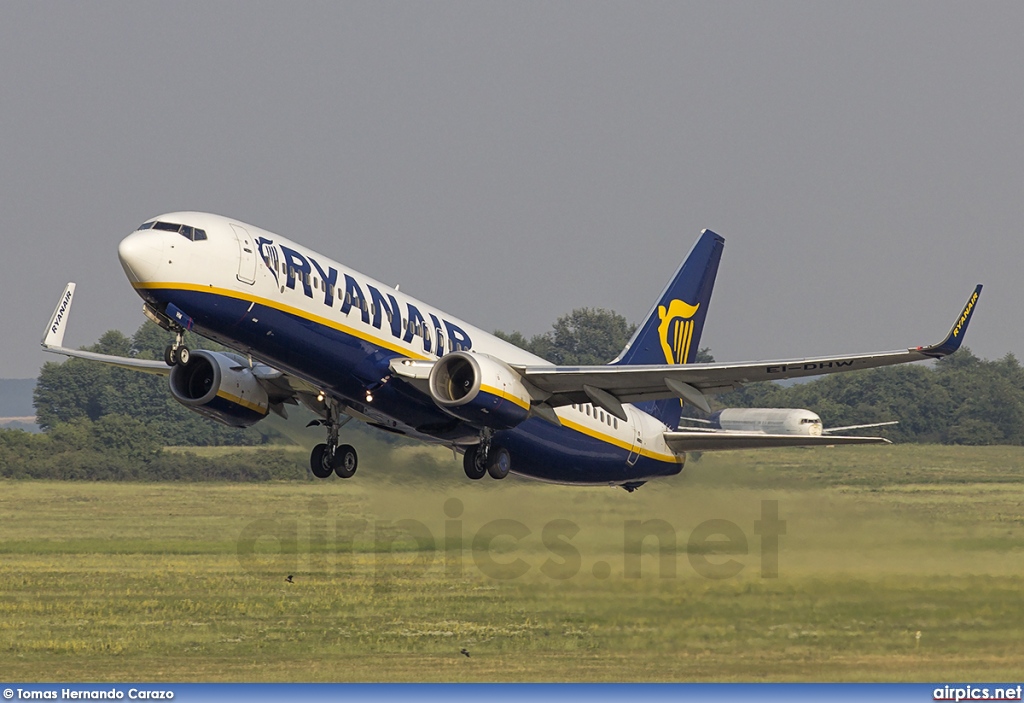 EI-DHW, Boeing 737-800, Ryanair