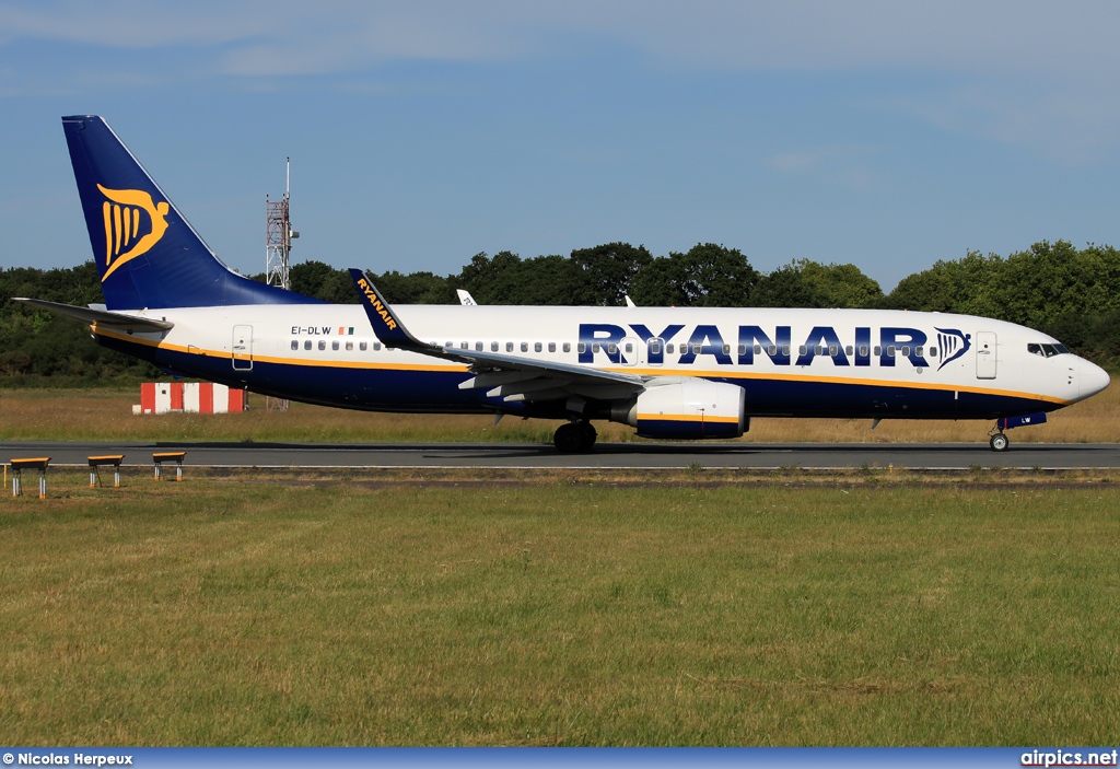 EI-DLW, Boeing 737-800, Ryanair