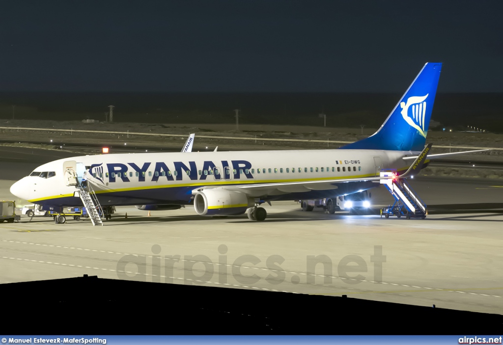 EI-DWG, Boeing 737-800, Ryanair