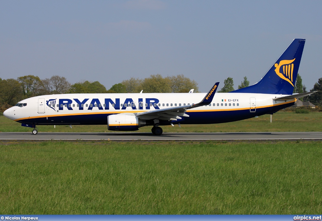 EI-EFK, Boeing 737-800, Ryanair