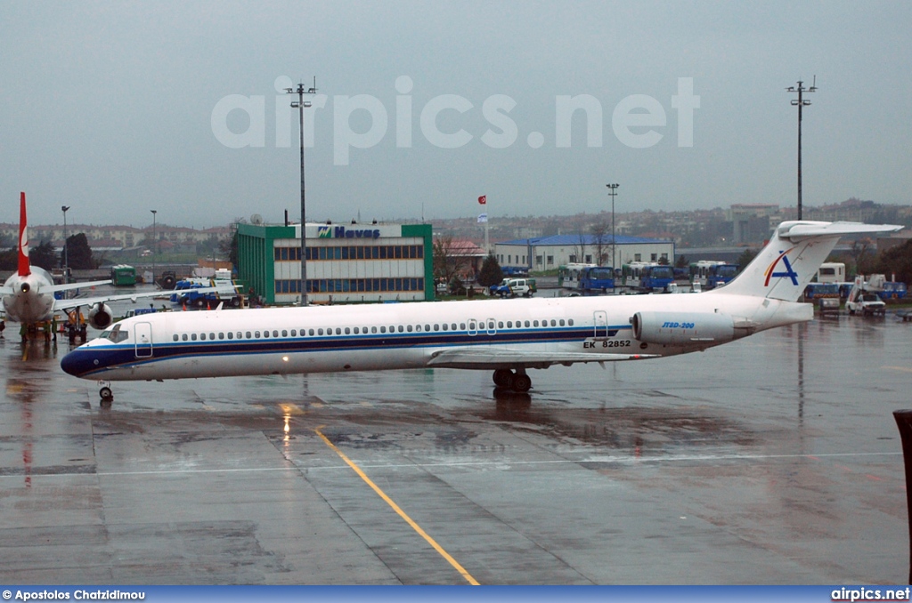 EK-82852, McDonnell Douglas MD-82, Untitled