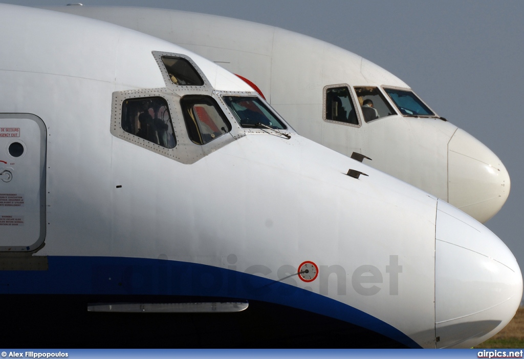 F-GMLK, McDonnell Douglas MD-83, Blue Line