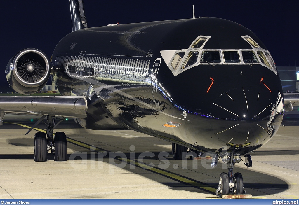 F-GMLU, McDonnell Douglas MD-83, Blue Line