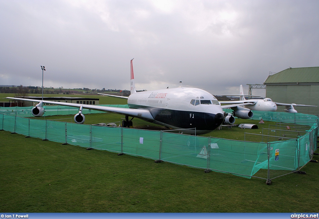 G-APFJ, Boeing 707-400, British Airtours