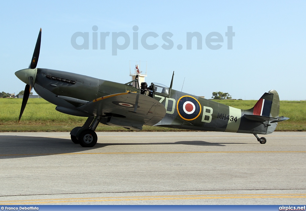 G-ASJV, Supermarine Spitfire Mk.IXB, Private