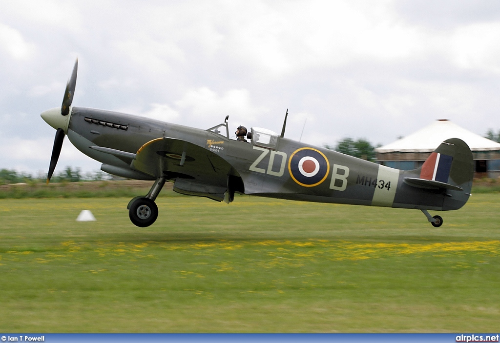 G-ASJV, Supermarine Spitfire Mk.IXB, Private