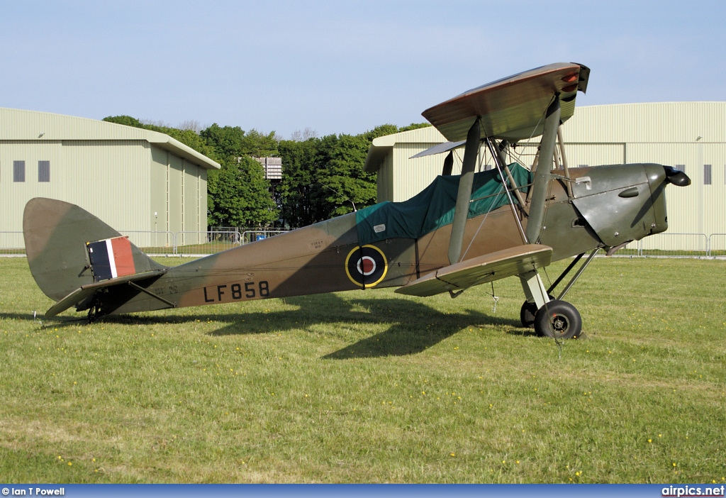 G-BLUZ, De Havilland DH-82B Queen Bee, Private