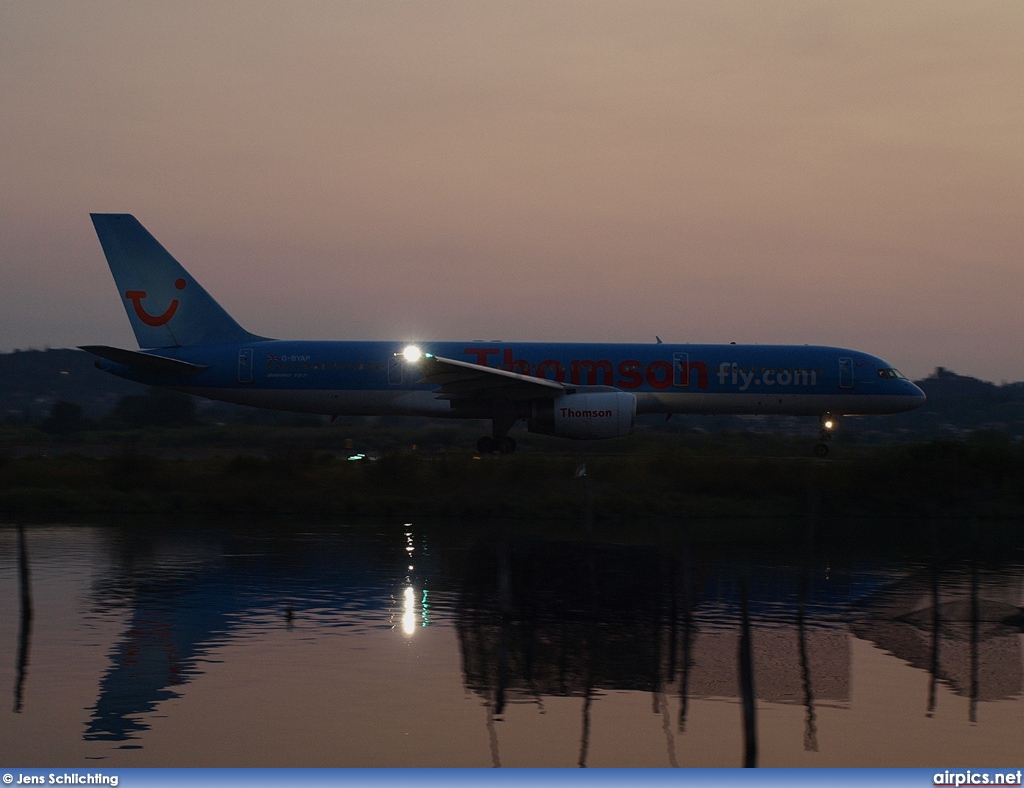 G-BYAP, Boeing 757-200, Thomsonfly