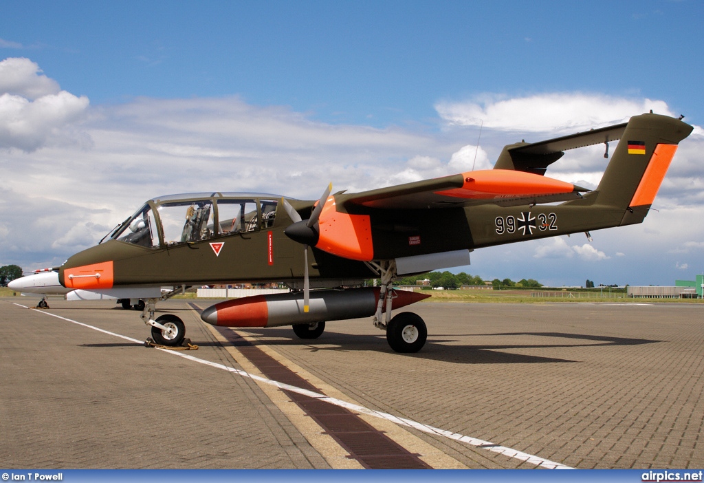 G-BZBK, North American (Rockwell) OV-10B Bronco, Private