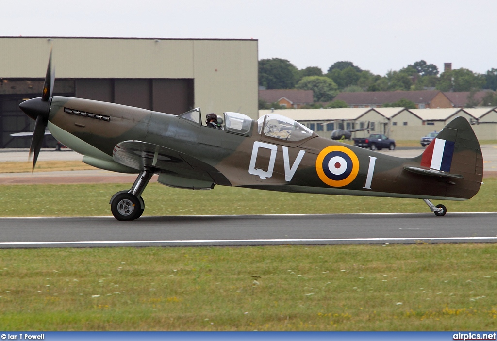 G-CCCA, Supermarine Spitfire T9, Private