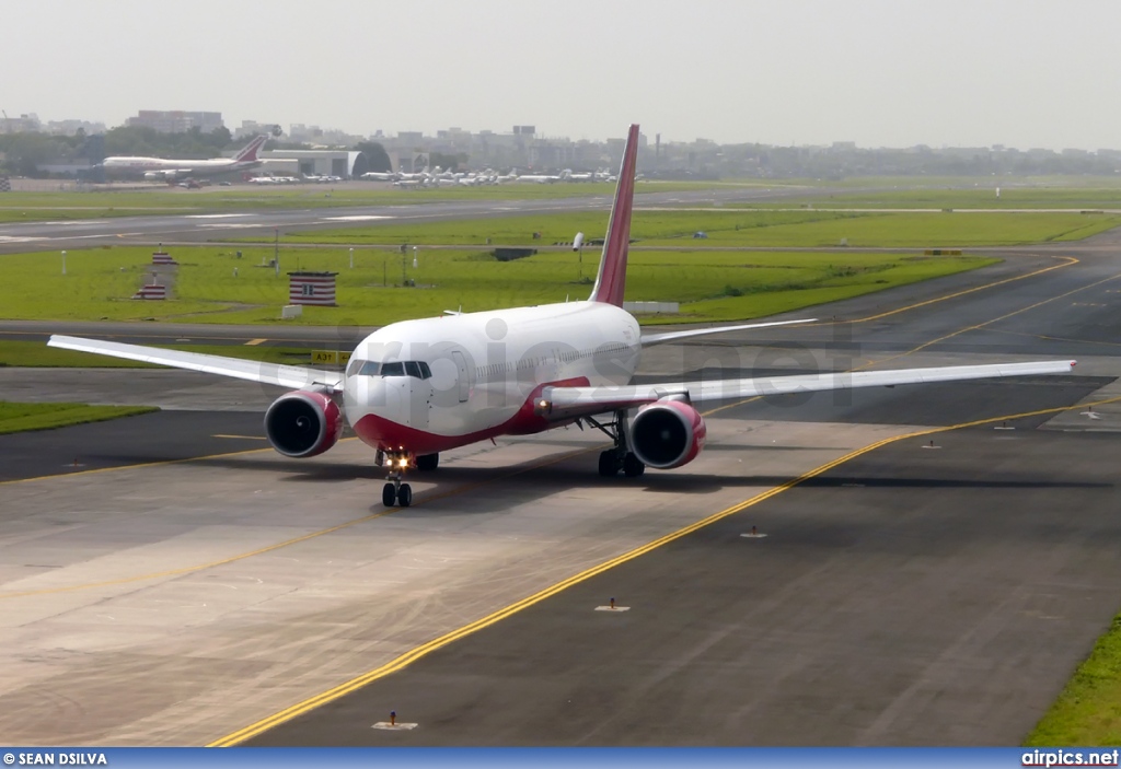 G-CDPT, Boeing 767-300ER, flyglobespan