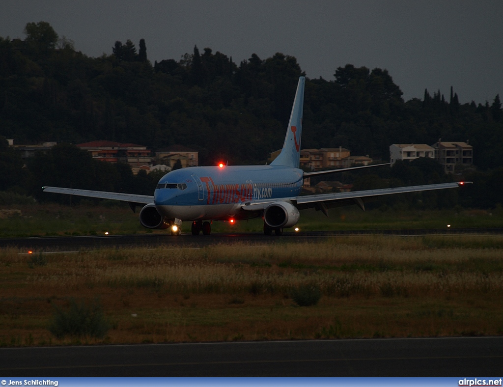 G-CDZI, Boeing 737-800, Thomsonfly