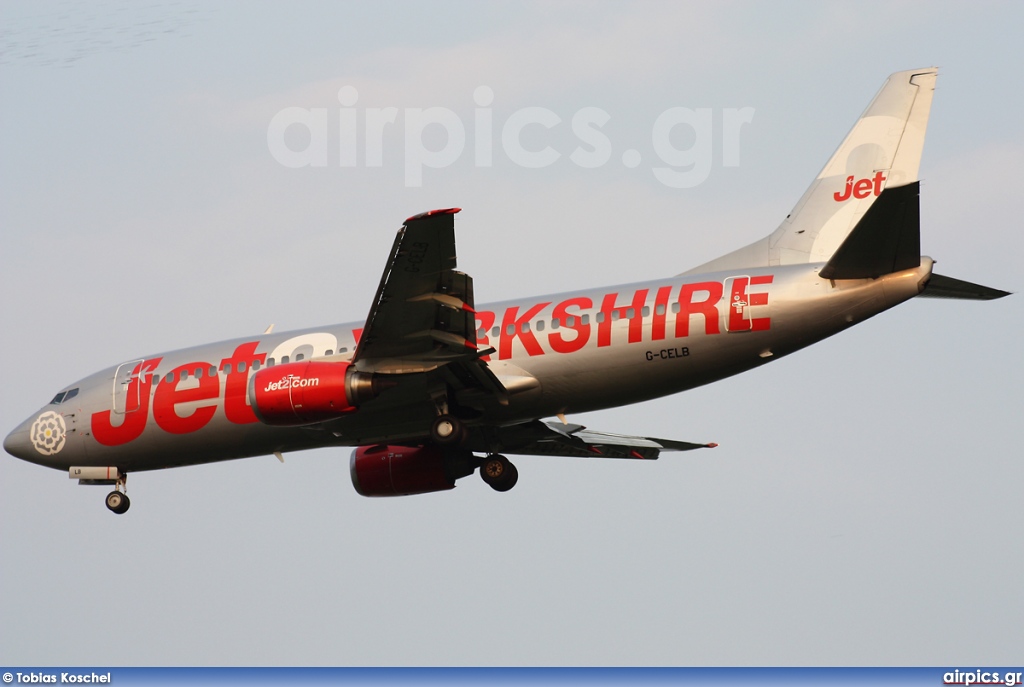 G-CELB, Boeing 737-300, Jet2.com