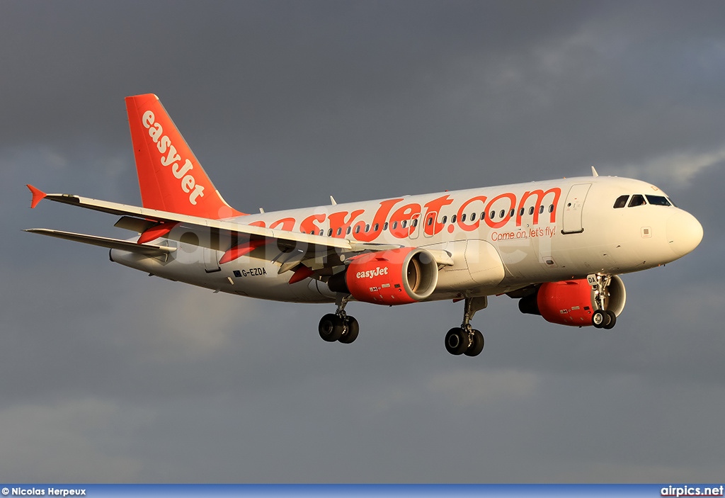 G-EZDA, Airbus A319-100, easyJet